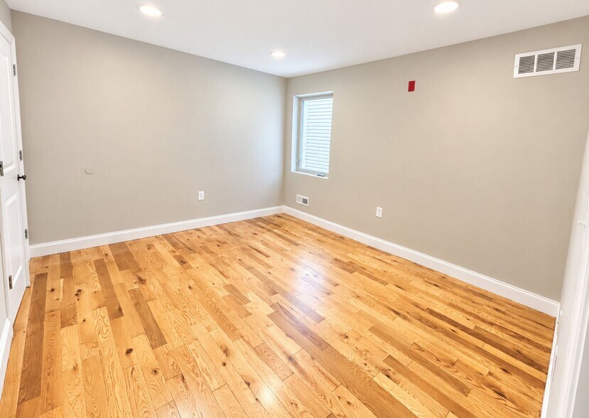 Building Photo - 426 N 40th St