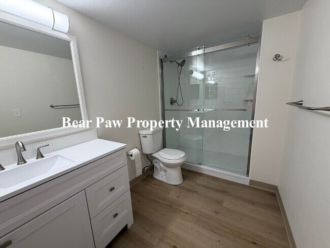 Building Photo - New Lower Price on this Great One Bedroom Condo in Lakewood!"