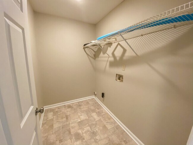 Building Photo - 2416 Manzanita Ct