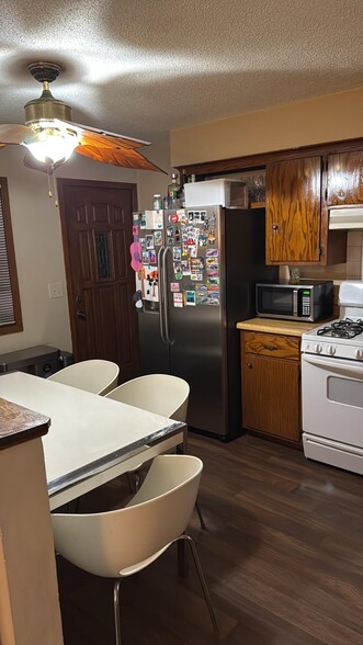 Kitchen/ dining area/fridge - 5109 Washington St NE