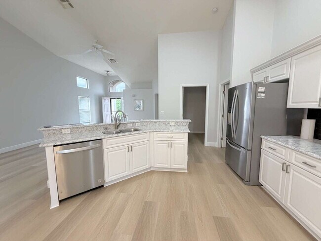 Building Photo - 6240 Fairskies Dr