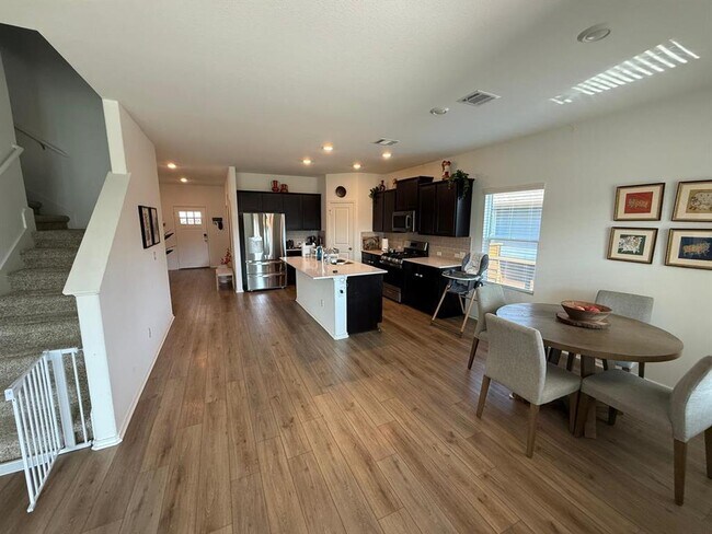 Building Photo - 380 Mendoza