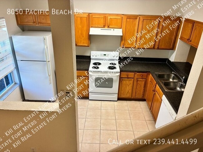 Building Photo - 8050 Pacific Beach Dr
