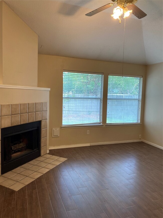 Building Photo - 4401 Egret Dr