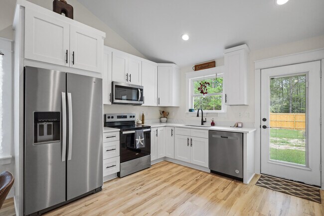 Building Photo - 71 Lafavre Ln