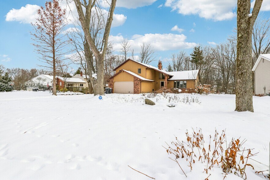 Building Photo - 6235 Sunnywood Dr