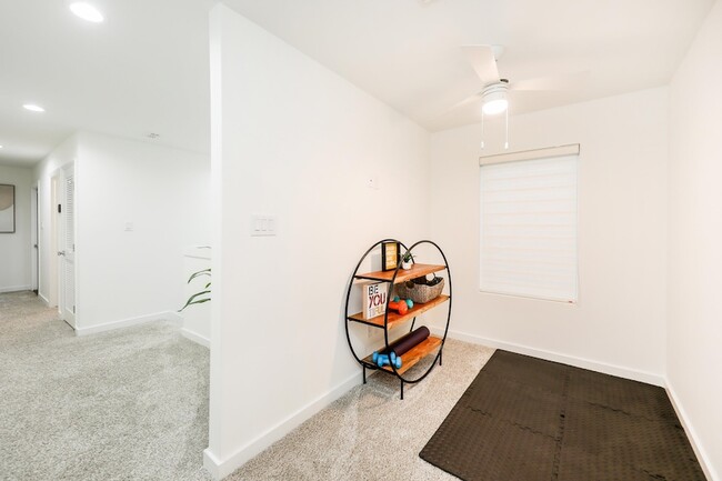 Building Photo - 425 Deer Path Lp