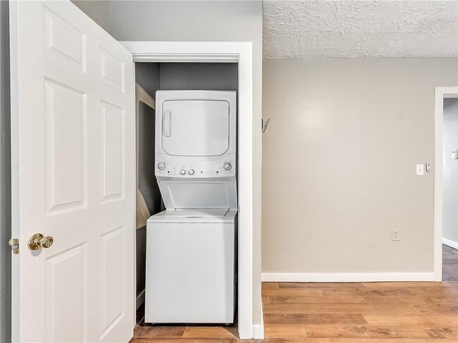 Building Photo - 1144 N McKinley Ave