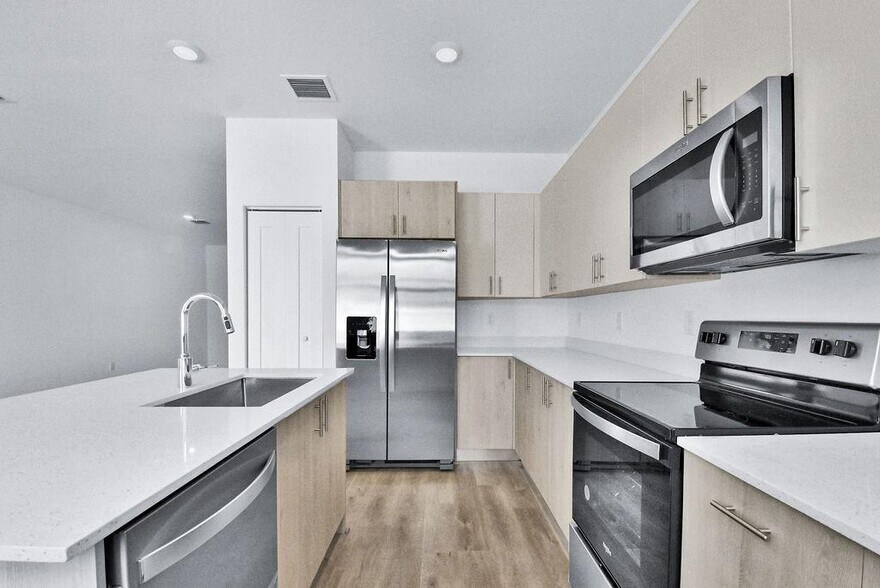 Building Photo - 702 Stellar Ct