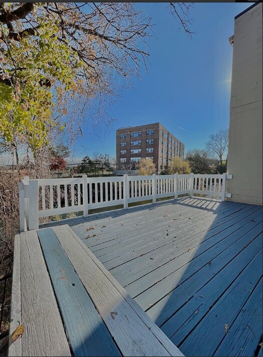 Building Photo - Summit