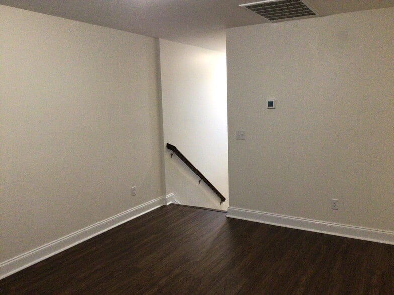 Building Photo - 16 Cherry St