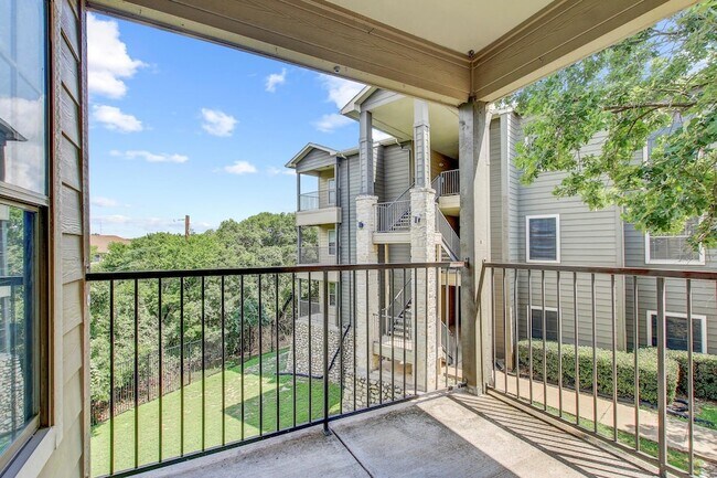 Building Photo - 2320 Gracy Farms Ln