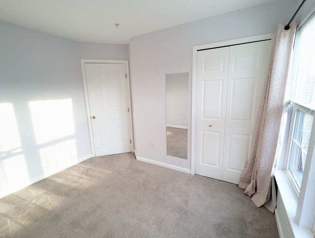 Building Photo - Beautifully maintained townhouse in Whittier available mid May!