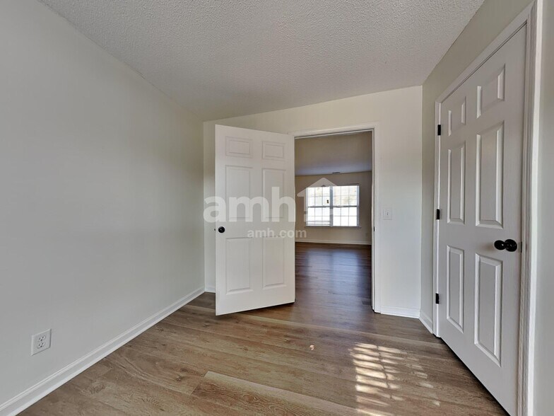 Building Photo - 300 Aspen Arbor