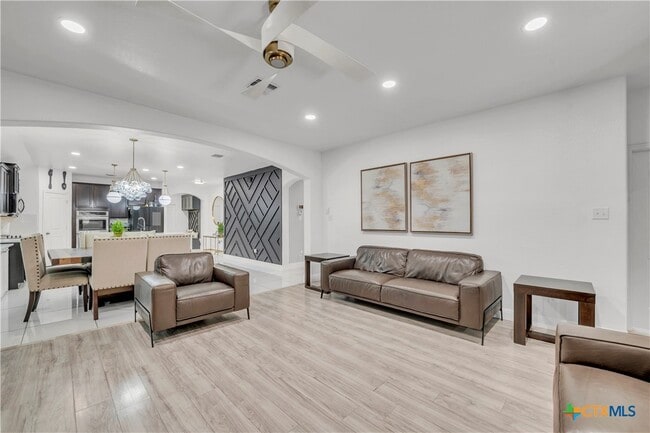 Building Photo - 5577 Perdita Dr