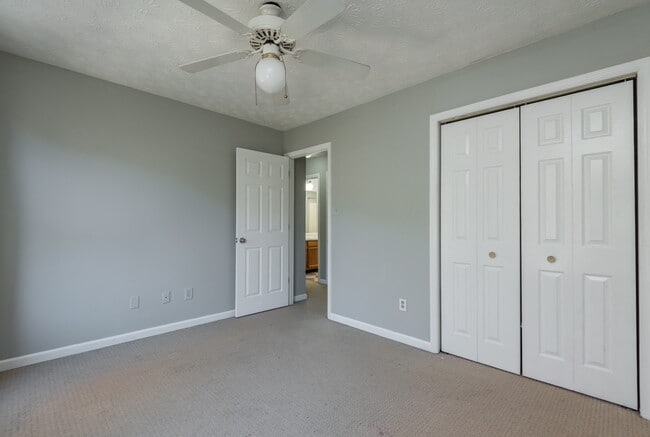 Building Photo - 420 Shelbyville Rd