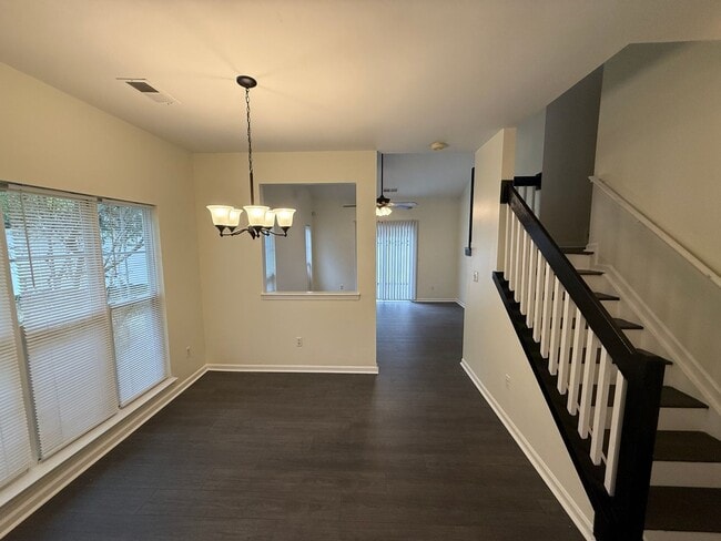 Building Photo - Beautiful End-unit townhome in university with Primary bedroom on 1st floor