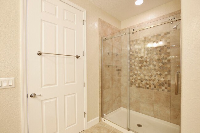 Building Photo - Stylish and Spacious 3/2.5 Townhome with Premium Features and Community Pools