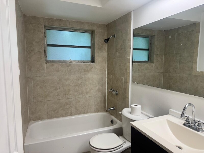 Building Photo - 7226 San Salvadore Dr