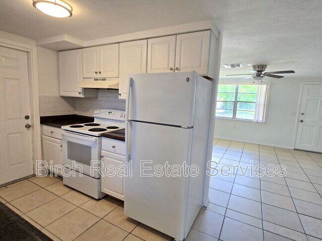 Building Photo - 4352 Shoreline Dr