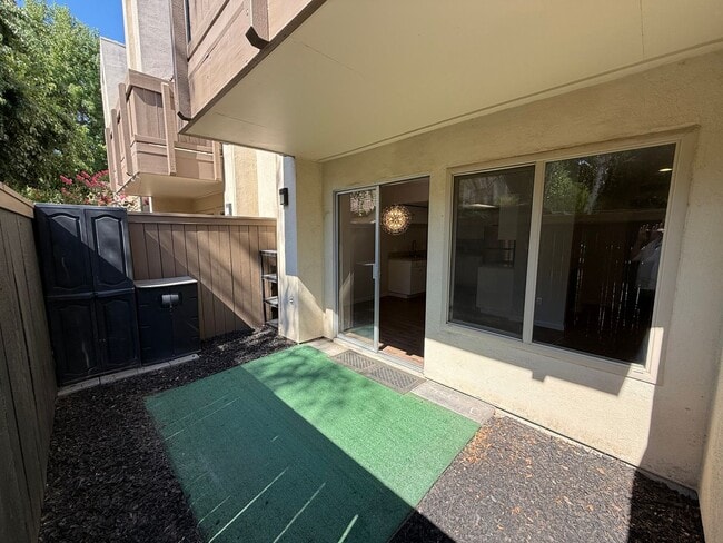 Building Photo - 3701 Colonial Dr