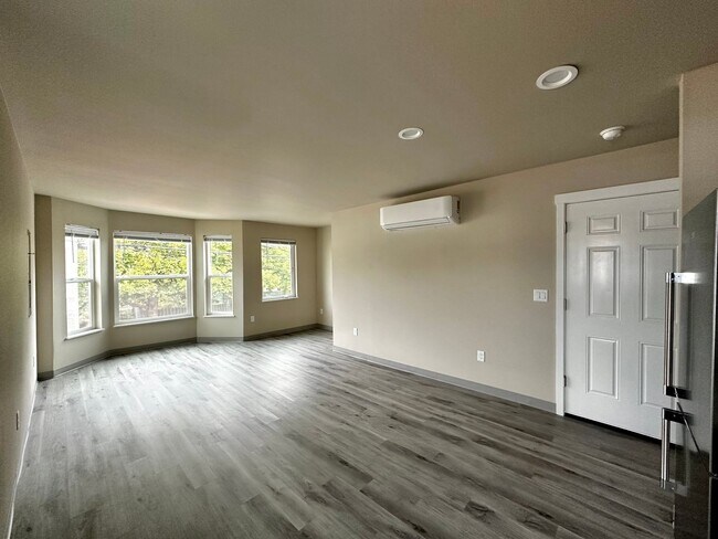 Building Photo - 2BR | 1BA – Washer & Dryer, A/C in Every R...