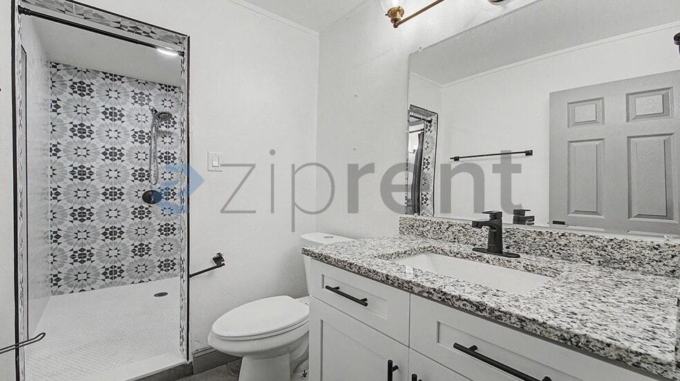 Building Photo - Unit