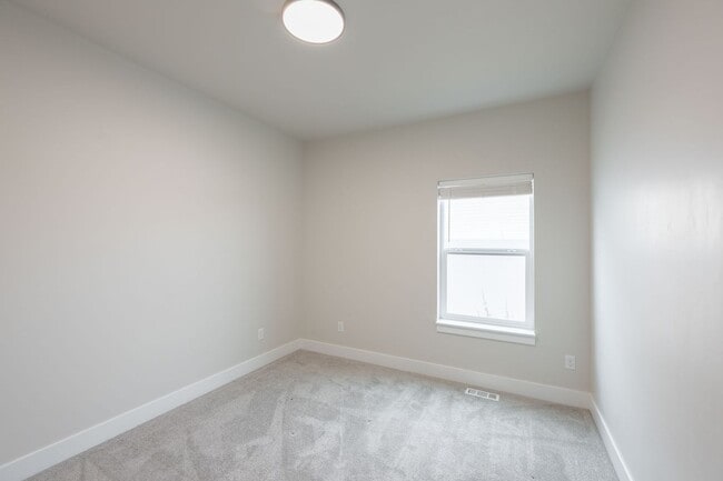 Building Photo - BEAUTIFUL 3 Bed 2 Bath Twin home in Sugar city!