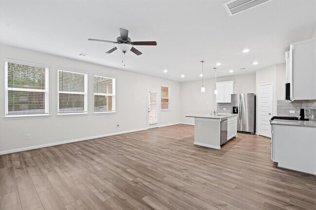 Building Photo - 7051 Silverleaf Oak St