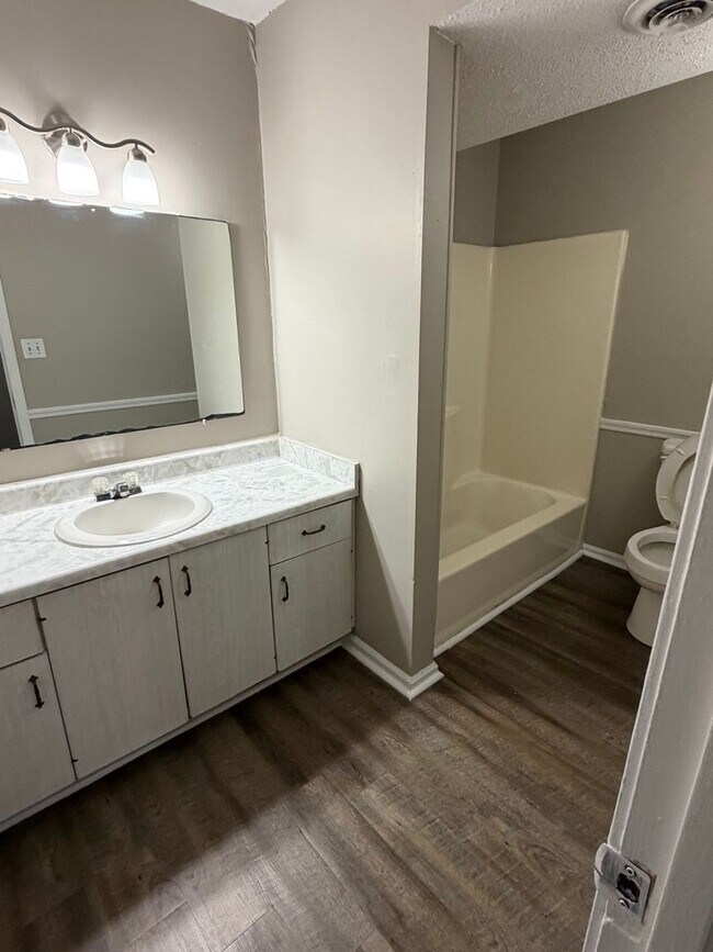 Building Photo - 420-422 Sioux Trail