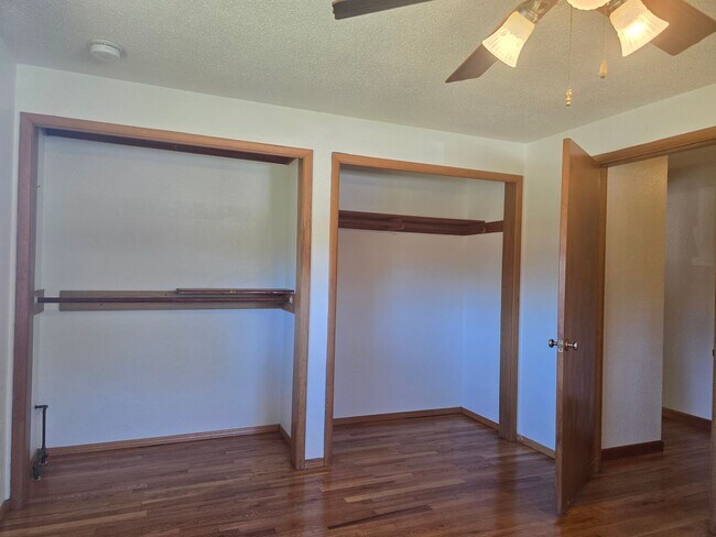 Building Photo - Spacious North Tacoma Rambler