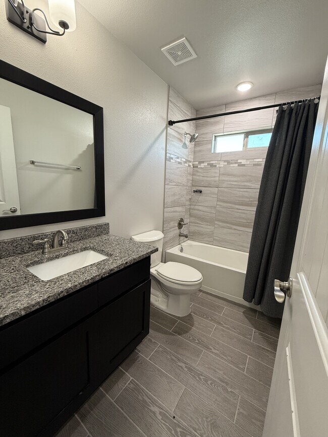 Building Photo - 1099 Sky River St