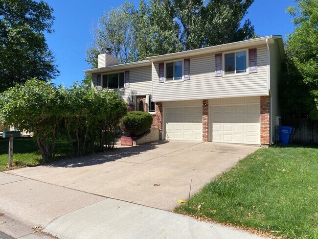 Building Photo - STUDENTS WELCOME! 4 Bed 3 Bath Home in West Ft Collins w/ Garage and Fenced Yard - Lawn Care Incl...