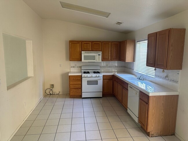 Building Photo - 4018 W Elowin Ct