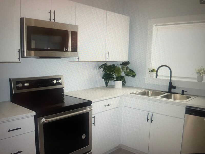 Building Photo - 133 Williams St