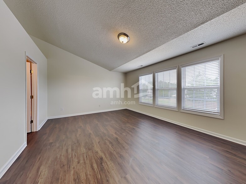 Building Photo - 3605 Enduring Freedom Dr