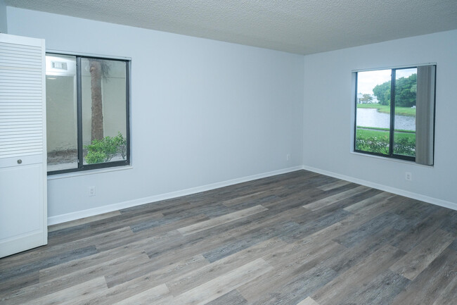 Building Photo - 1015 Green Pine Blvd