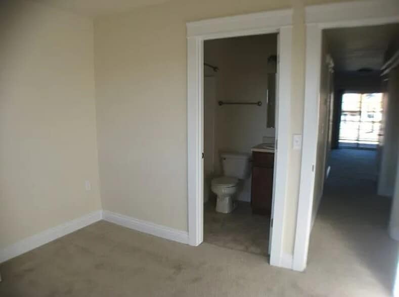 Building Photo - 115 Montalto Dr