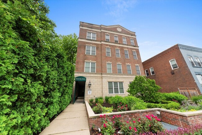 Primary Photo - 2500 Green Bay Rd