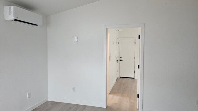 Building Photo - 376 Marna Dr