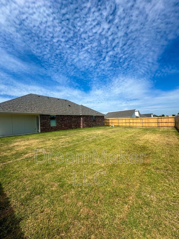 Building Photo - 790 Flowers Dr