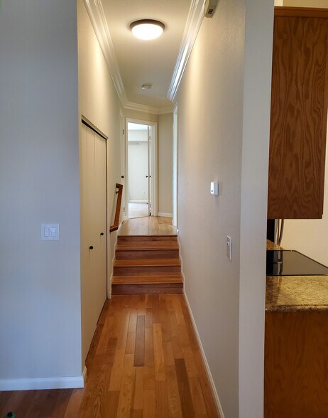 Building Photo - 2072 Fostoria Cir