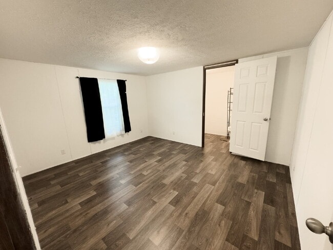 Building Photo - 2 Bed 2 Bath in Pendleton - REDUCED