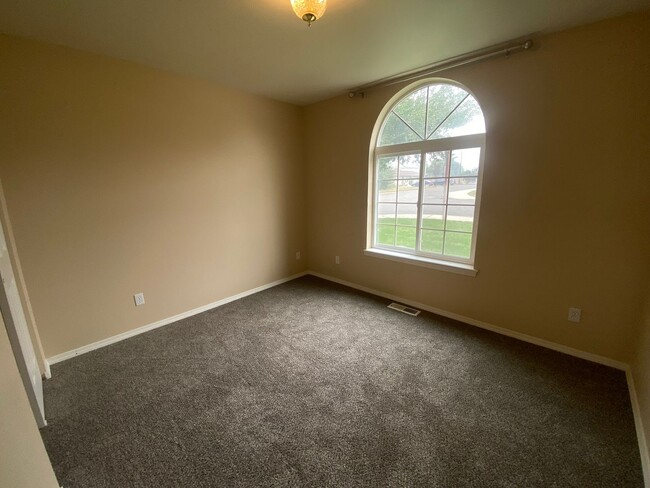 Building Photo - 3 Bedroom 2 Bathroom Home for Rent!