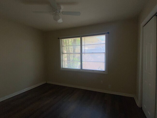 Building Photo - 3 BEDROOM NEAR SCOTT & WHITE