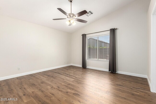 Building Photo - 1020 S Esmeralda