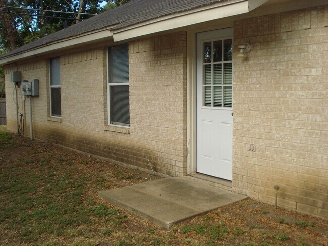 Building Photo - 1402 Pima Trail