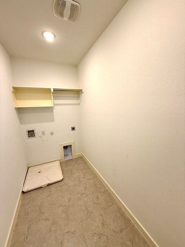 Building Photo - 4885 Ellie Ln