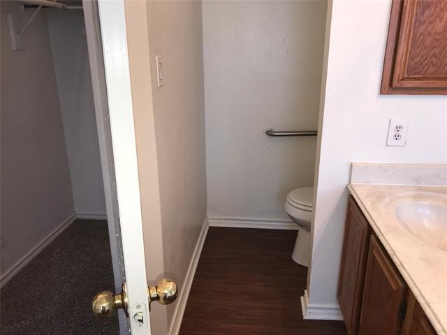 Building Photo - 320 Pebblebrook Ln