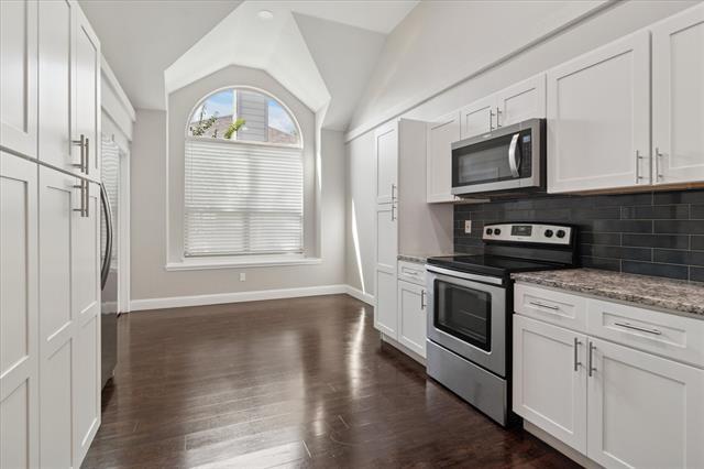 Building Photo - 9921 Carmel Valley Dr